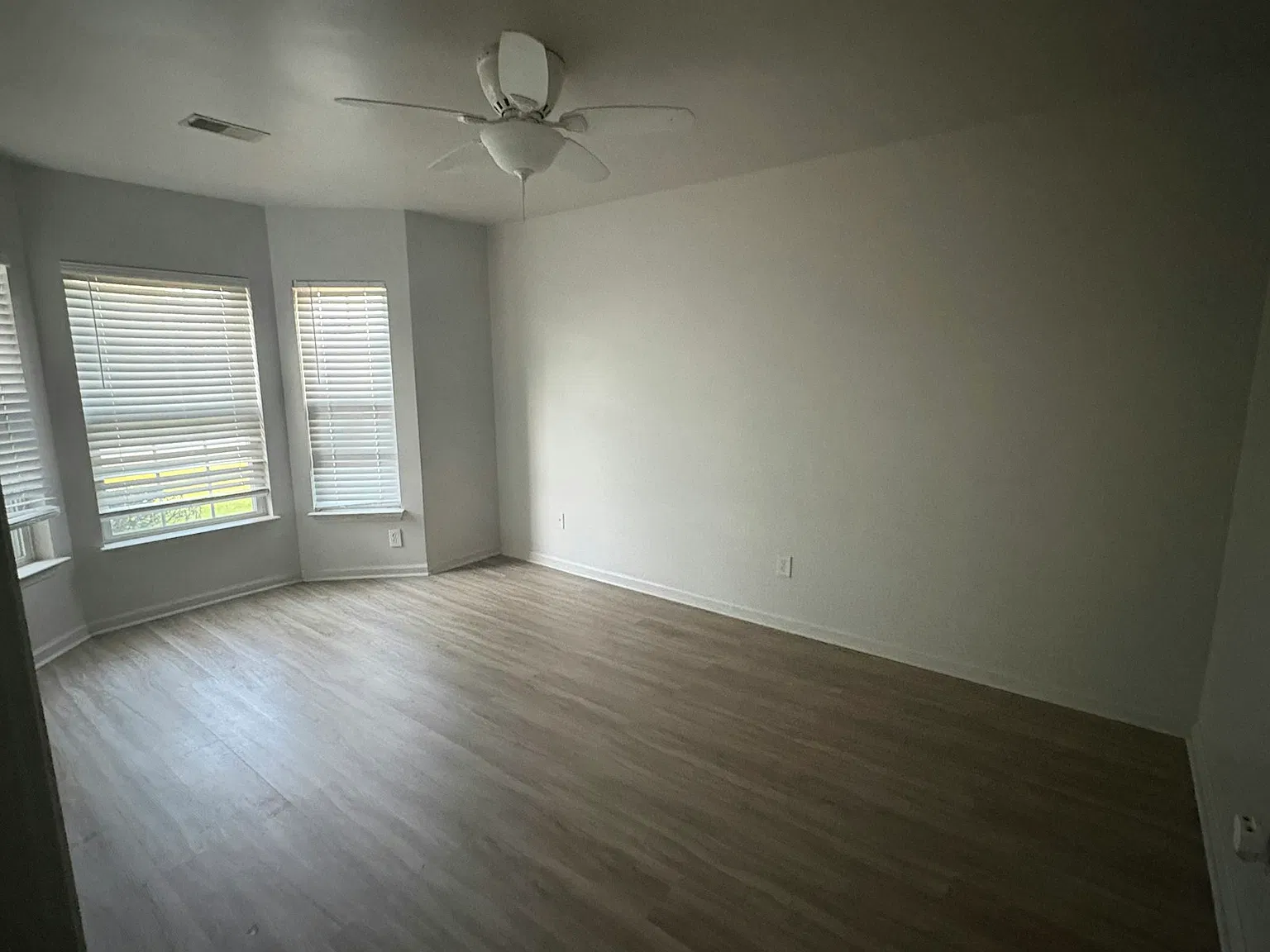 218 Wildberry Ln — Photo 2
