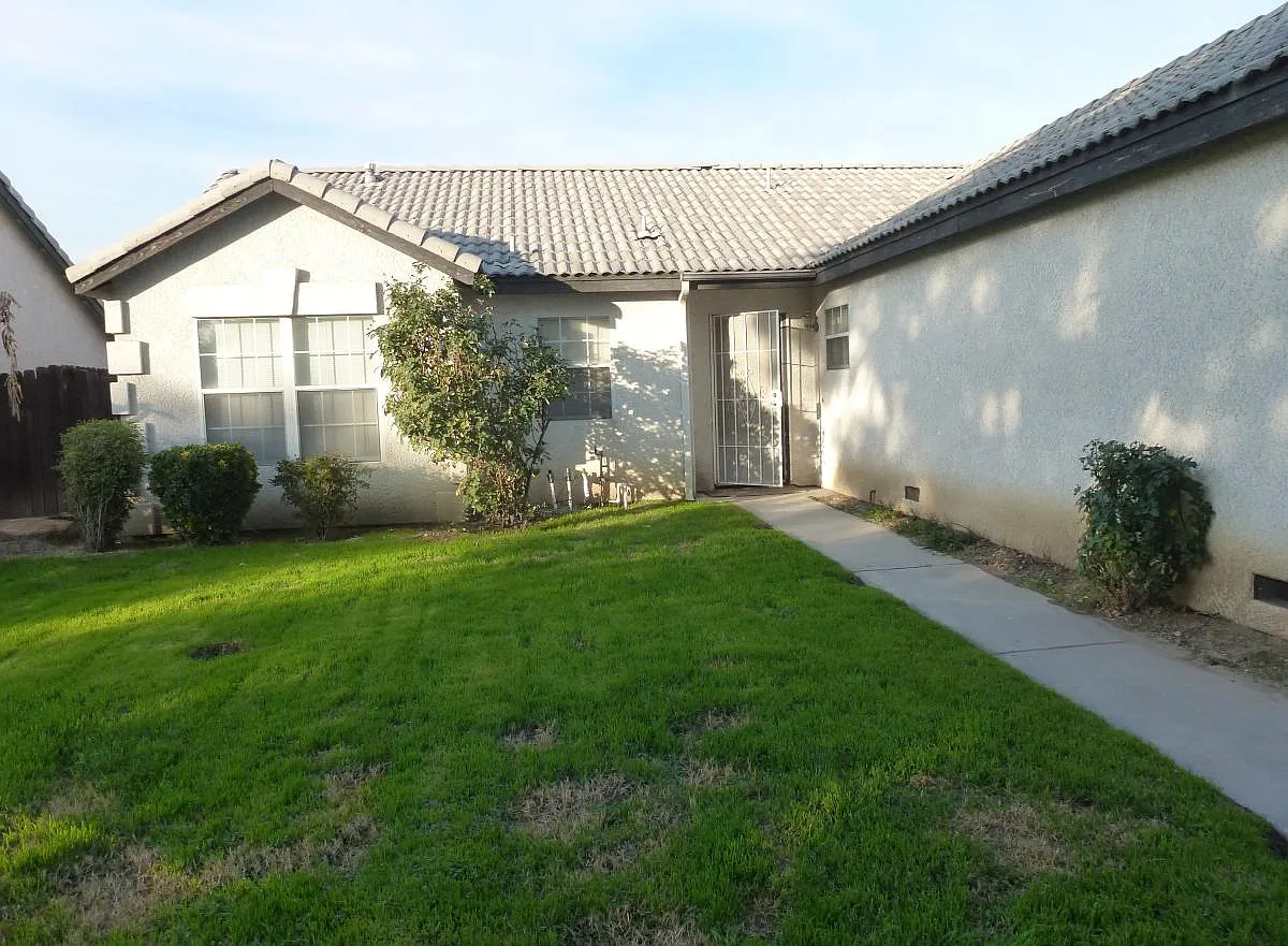 26198 Perry Way — Photo 1