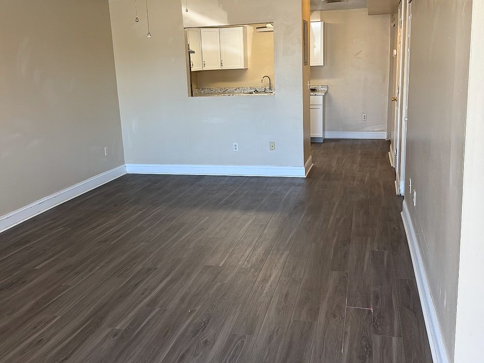 1st image of 100 Rockcastle St #4