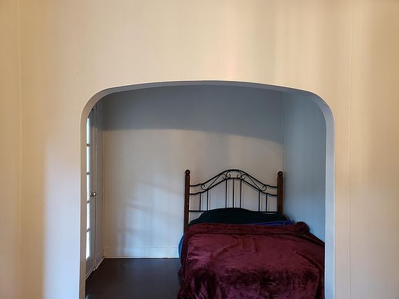 3rd image of 8 Park Ave Fl 2