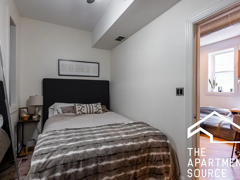 1937 N Winchester Ave #2 — Photo 4