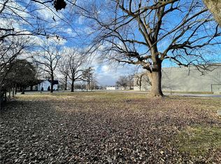 229 W Grove Ave, Springdale, AR 72764