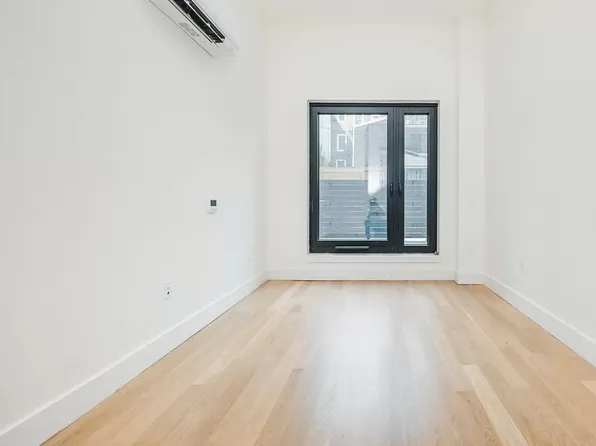 260 Gold Street image 6 of 27