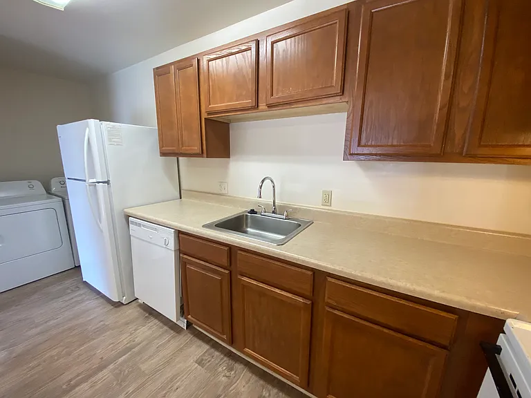 County Green Apartments — Photo 59