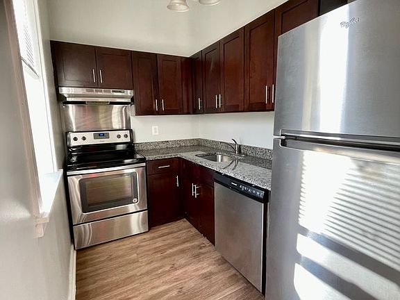 3rd image of 500 W Franklin St #Fc-16