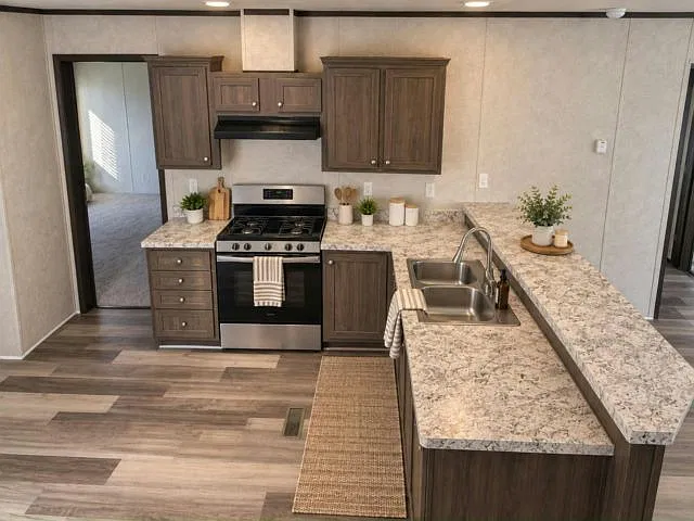 3 bed, 960 sqft, $2,050 — Photo 3