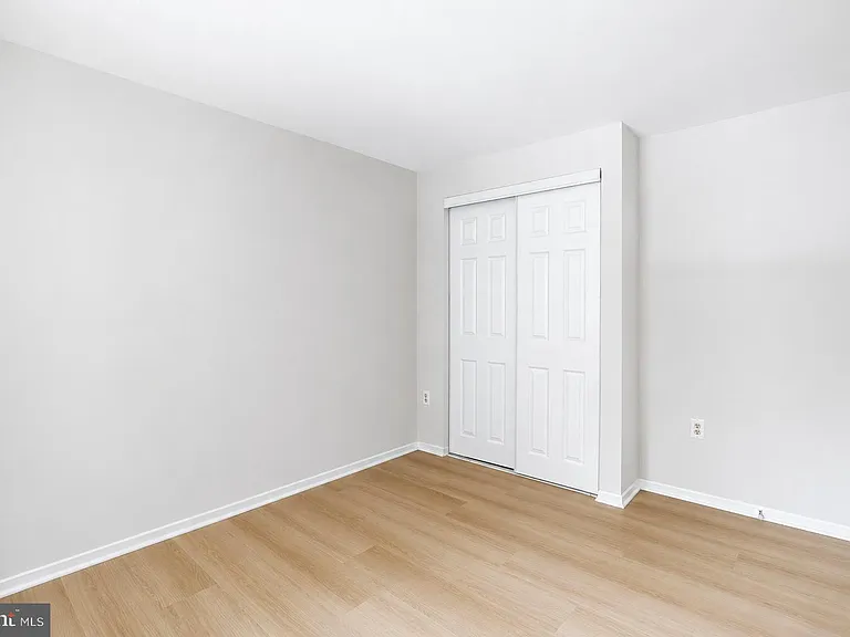 14435 Pebble Hill Ln S — Photo 32