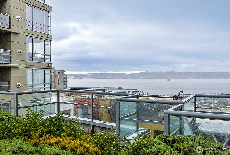 2nd image of 2929 1st Avenue #313