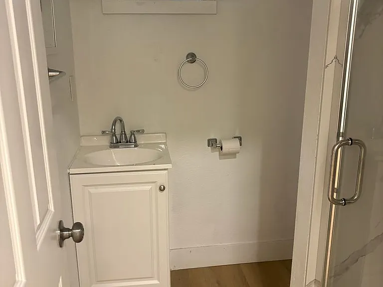 594 Victoria Ct — Photo 6