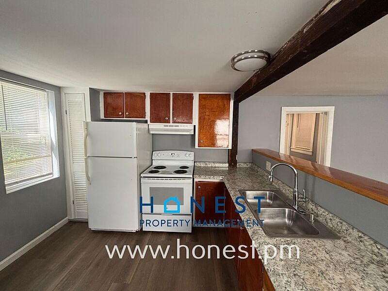 1st image of 8 Green St #1