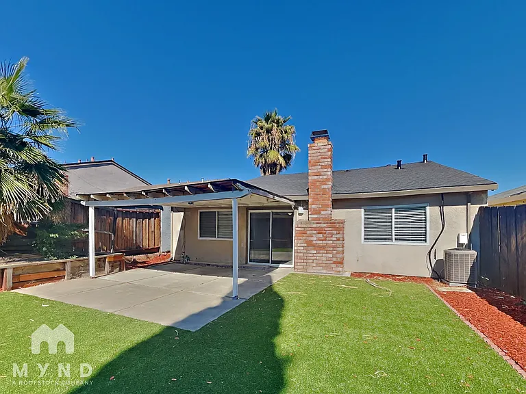 2421 Cypress St — Photo 17