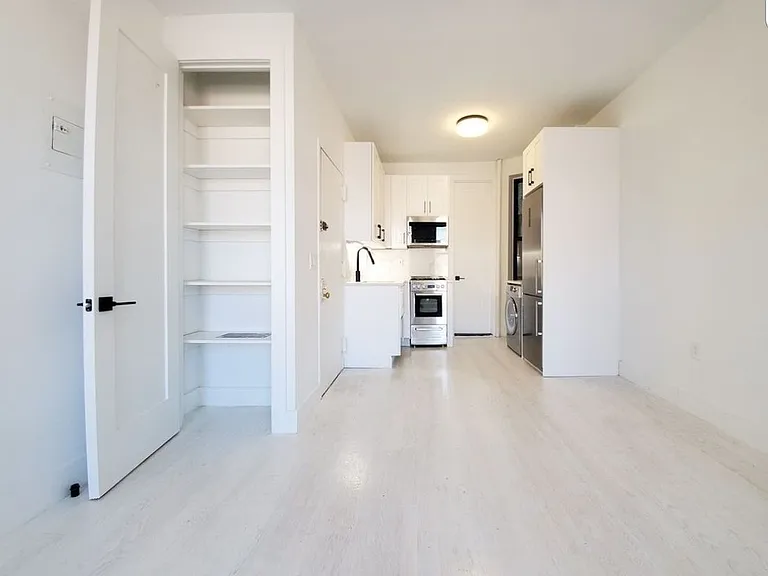 750 Washington Ave #4R — Photo 3