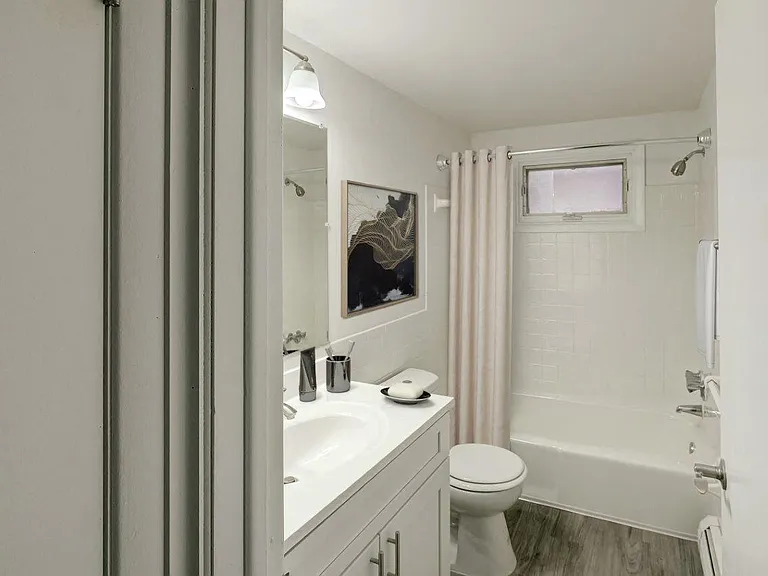 Raintree Island Apartment Homes — Photo 19