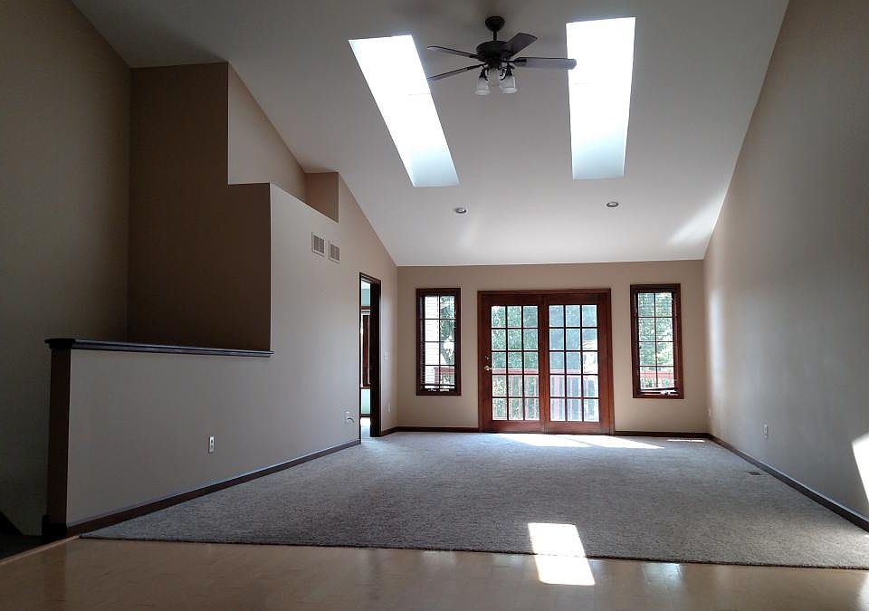 Huge Living Room overlooking water