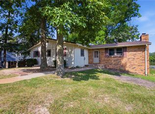 15981 N Hillcrest Dr, Effingham, IL 62401