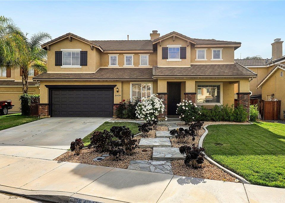 1st image of 26424 Castle Ln