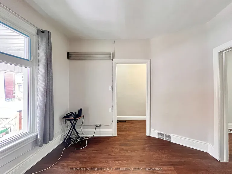17 Winnifred Ave — Photo 5