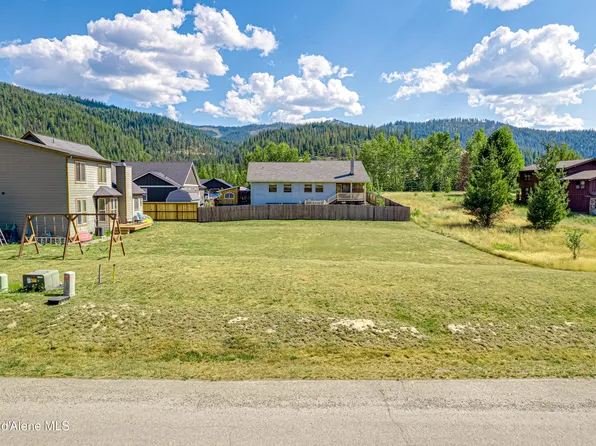 303 Old Farm Rd, Pinehurst, ID 83850