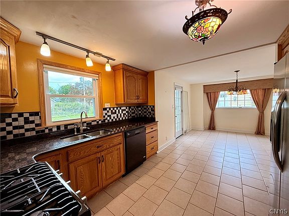 4th image of 2643 Remington Rd