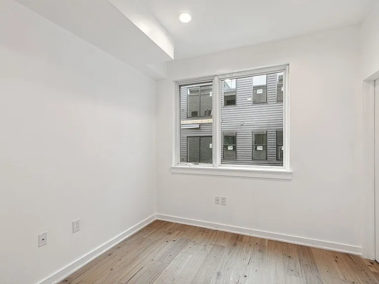 2219 N Hope St — Photo 22