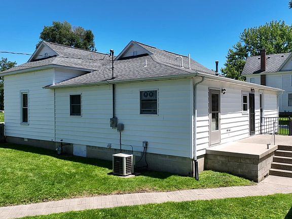 4th image of 302 S Johnson St