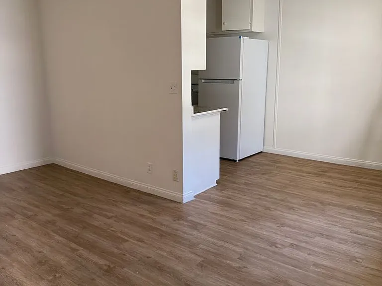 4729 San Vicente Blvd — Photo 6