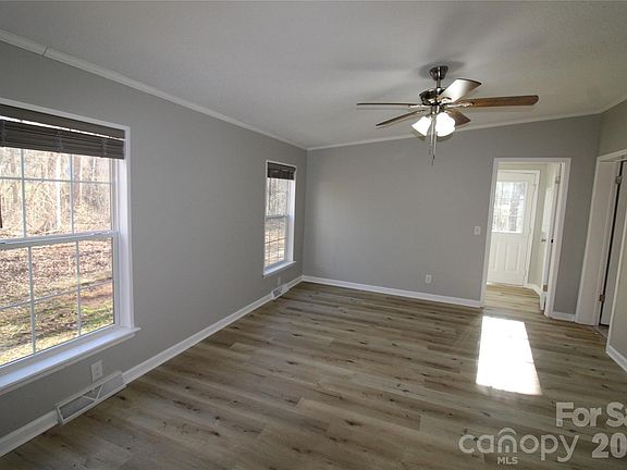 4th image of 410 Johnstone Rd