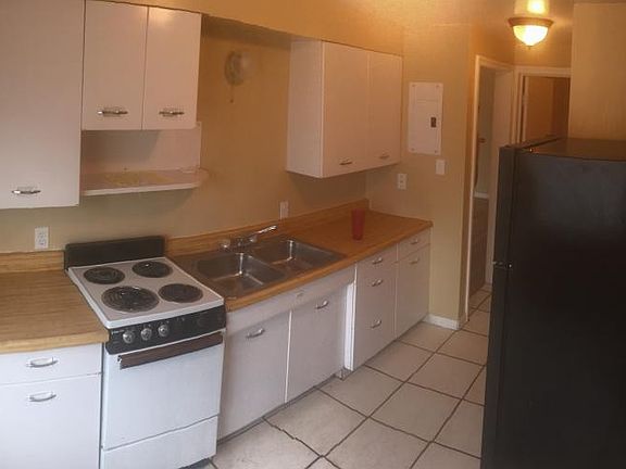TILE KITCHEN FLOORS