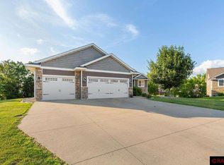 112 Crystal Ct, Mankato, MN 56001