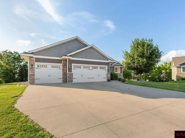 112 Crystal Ct, Mankato, MN 56001