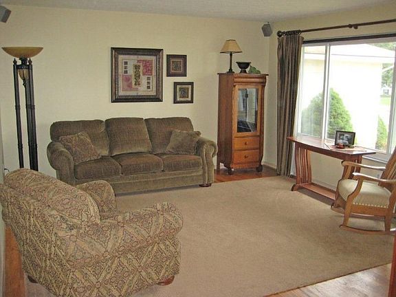 Living Room Pic 2