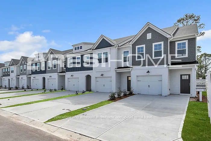 3 bed, 2.5 bath, 1467 sqft, $1,799 — Photo 1