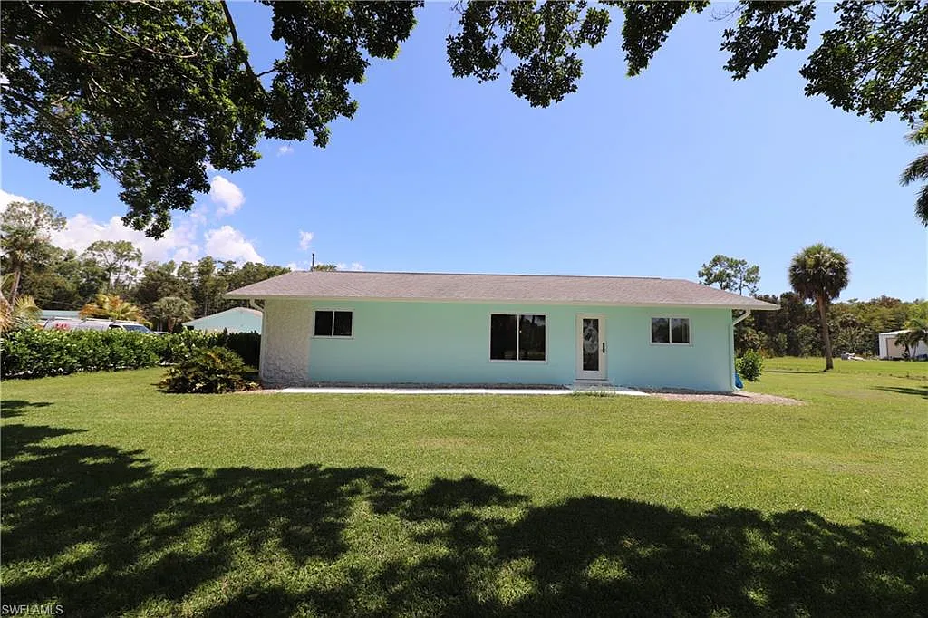 3 bed, 2.0 bath, 1668 sqft, $3,500 — Photo 2