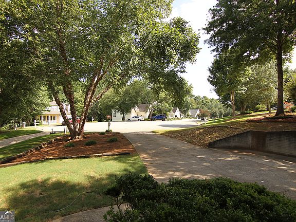 4th image of 46 Trailwood Ln
