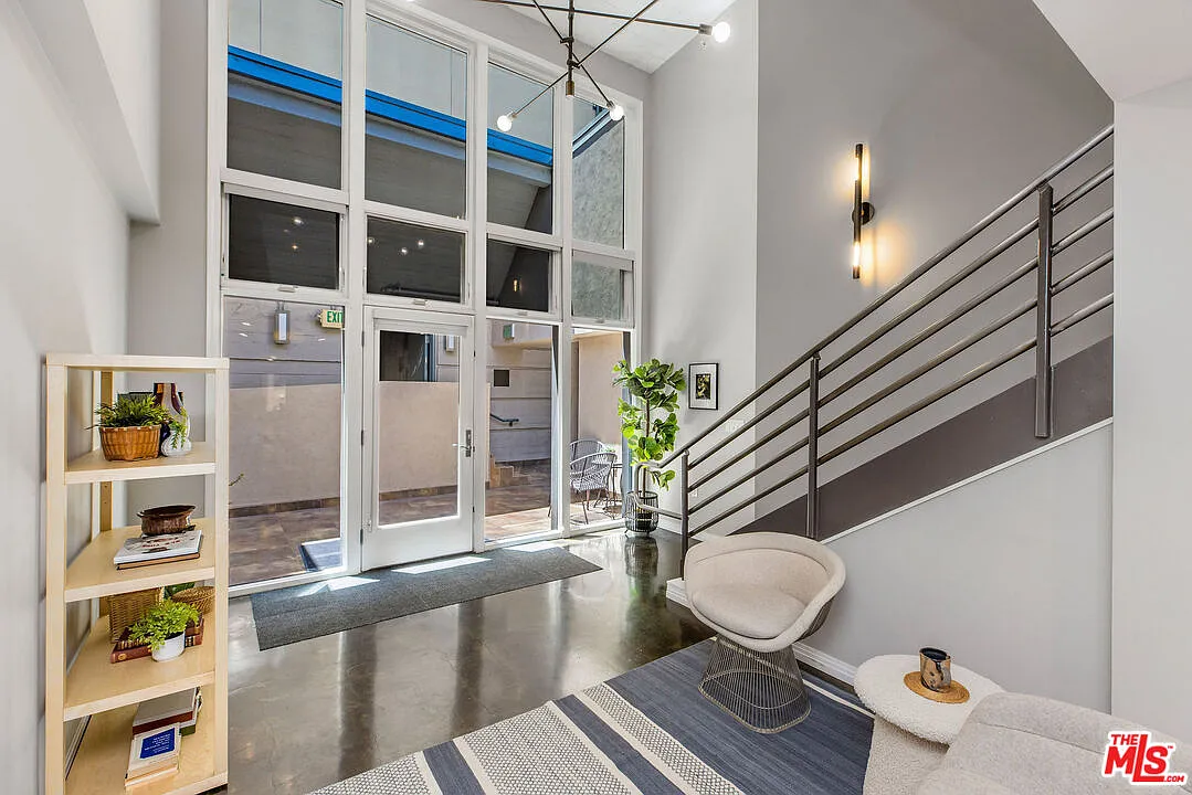 2 bed, 1.5 bath, 1720 sqft, $4,350 — Photo 3