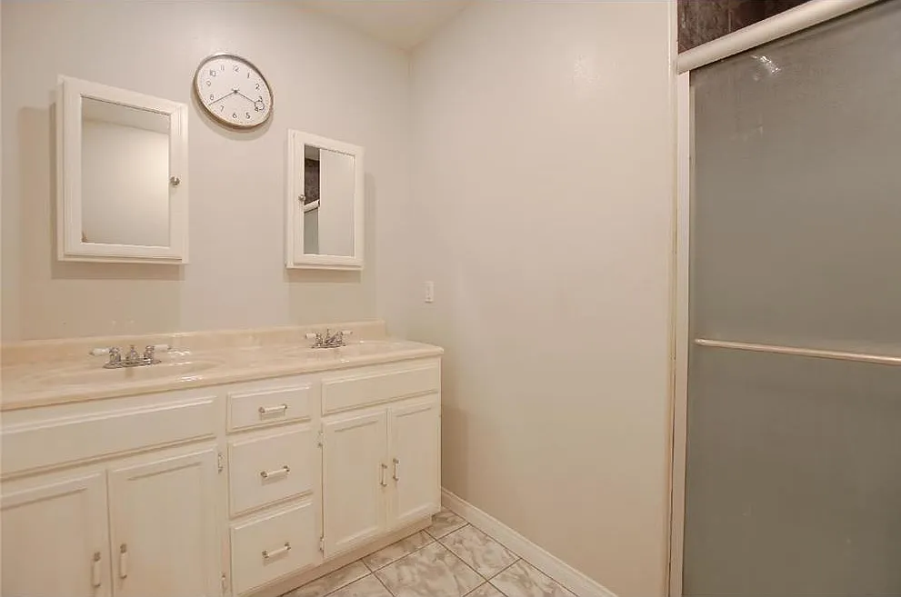 Elmcroft Ave, Artesia — Photo 2