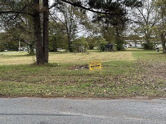 3rd image of 306 Arkansas St
