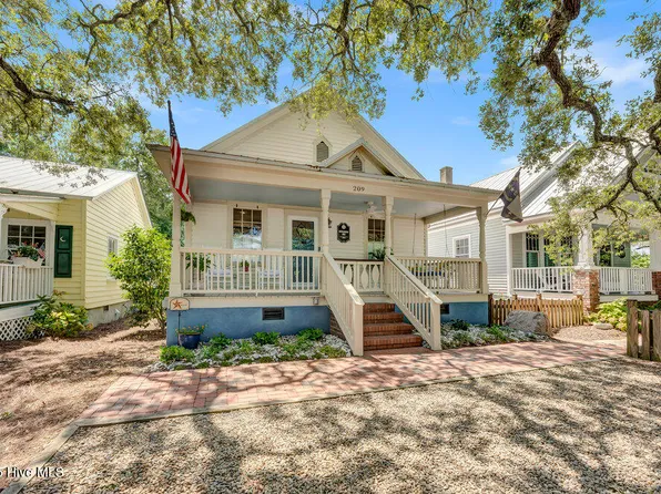 209 N Lord Street, Southport, NC 28461