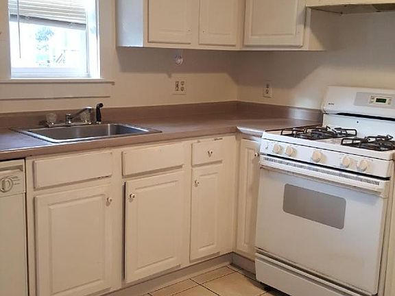 5th image of 359 Lonsdale Ave