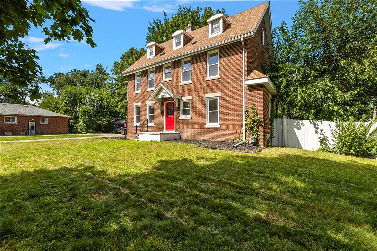 4 bed, 2454 sqft, $1,795 — Photo 3