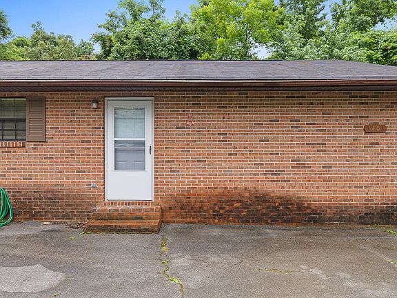 5th image of 3403 Maple Creek Ln