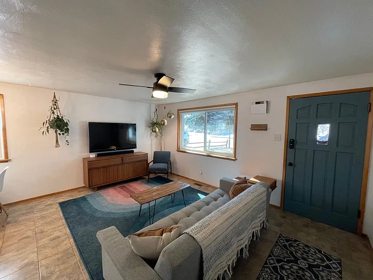 1330 Venice St — Photo 4