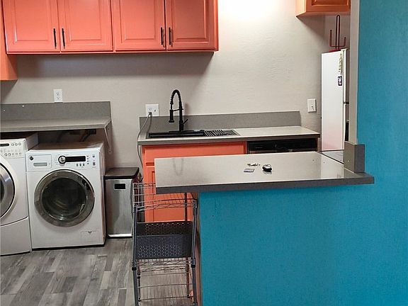 2nd image of 3247 Greenbriar Dr