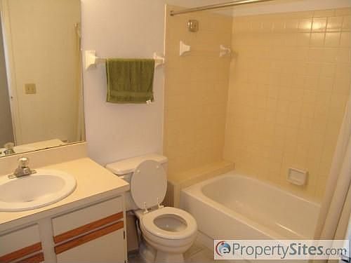 4th image of 4022 Beaver Ln Unit 700G