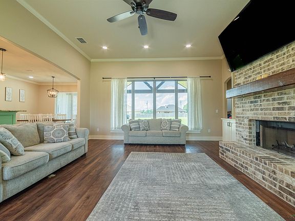 3rd image of 4517 Windsor Park Ln
