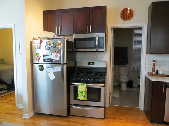 3rd image of 1431 W Belmont Ave #1RA
