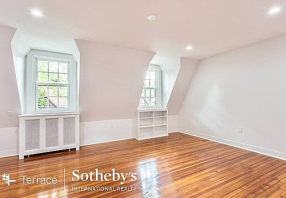 3rd image of 380 Burns St Floor 2