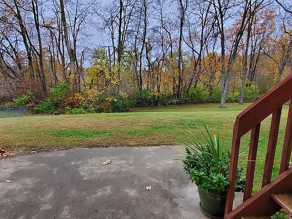 5th image of 409 Hillcrest Dr