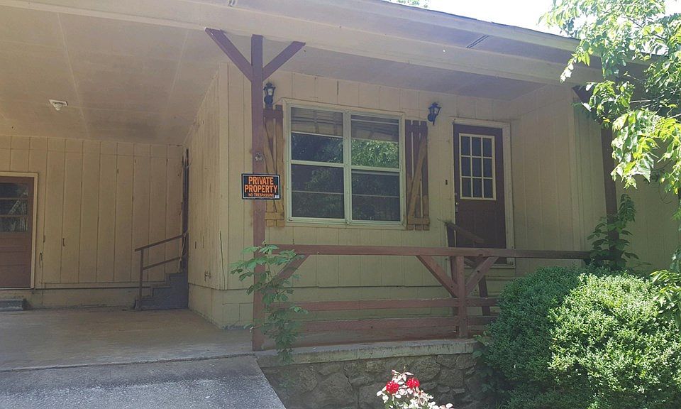 2nd image of 130 Rose St