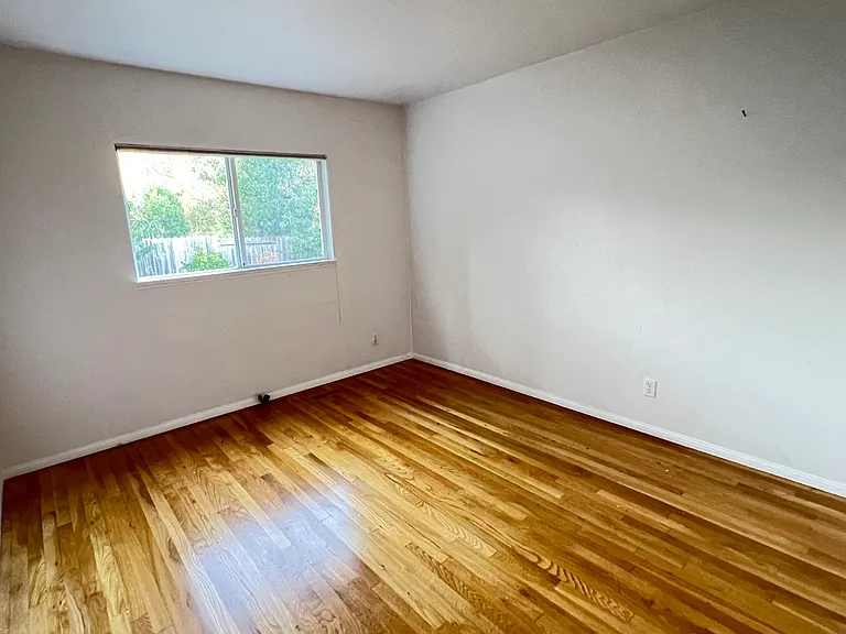 310 Alma Ln — Photo 39